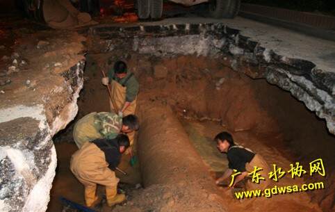 鏖战供水“大动脉”，为民服务争先锋