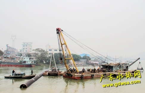 顺德供水龙江至勒流给水干管过河管施工顺利完成