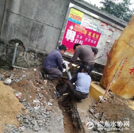 佛冈供水：争分夺秒忙抢修 齐心协力保用水
