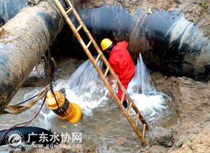 珠海：抵严寒、抗风雪，紧急抢修保供水