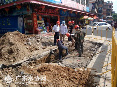 韶关市小岛西岸新装主水管支管连接工程开始实施