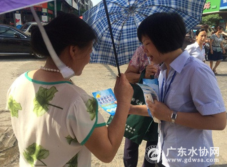 清远水司积极开展缴费宣传活动